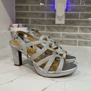 Naturalizer Baylor Strappy Sandals Women’s Size 7 Color Silver Glitter Faux